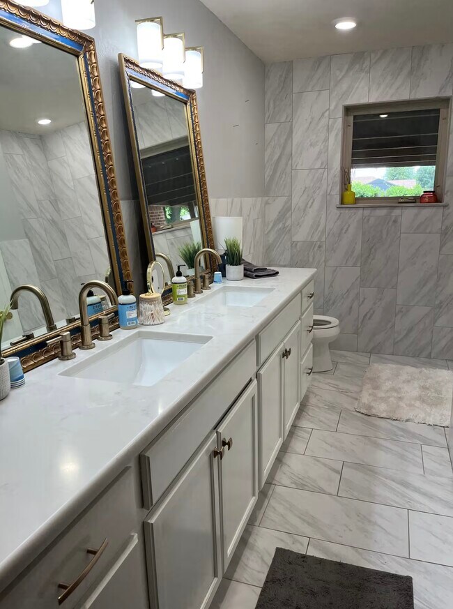 Building Photo - 910 Washington St