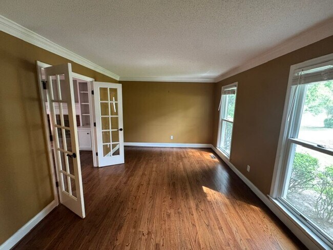 Building Photo - 483 Cambridge Way