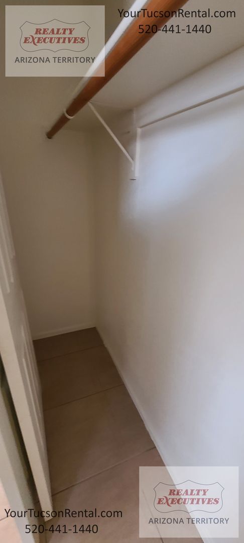 Building Photo - Valencia Rd & Headley Rd 3/2 - All tile fl...