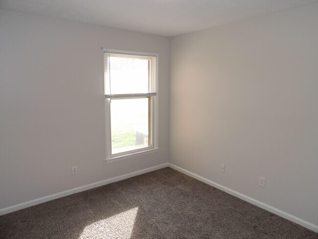 Building Photo - 114 Potomac Ct