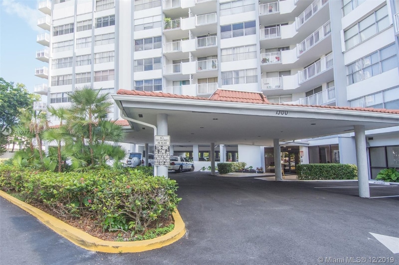 Building Photo - 1300 NE Miami Gardens Dr