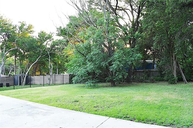 Building Photo - 2904 Allison Dr