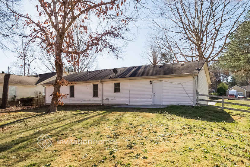 Building Photo - 2062 Red Rose Ln
