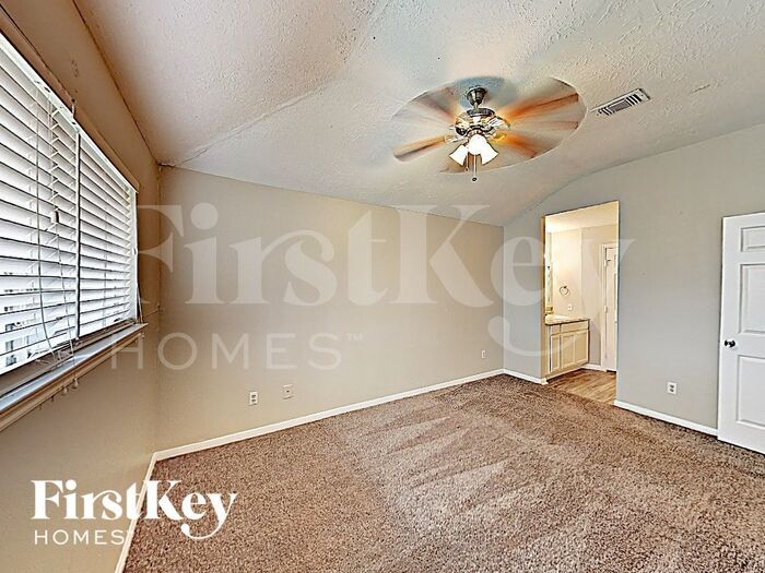 Building Photo - 23059 Banquo Dr
