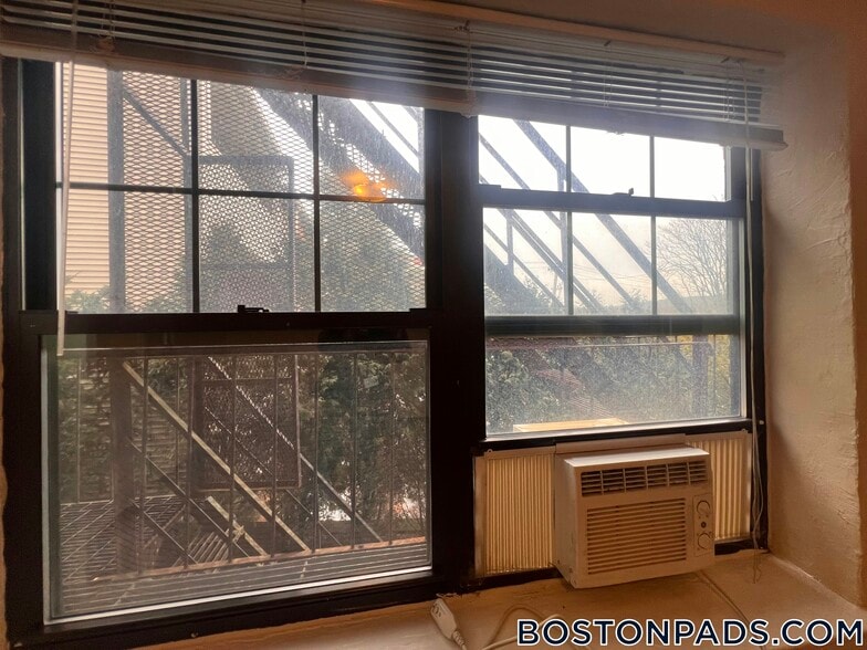 Building Photo - 2 Elmwood Ave