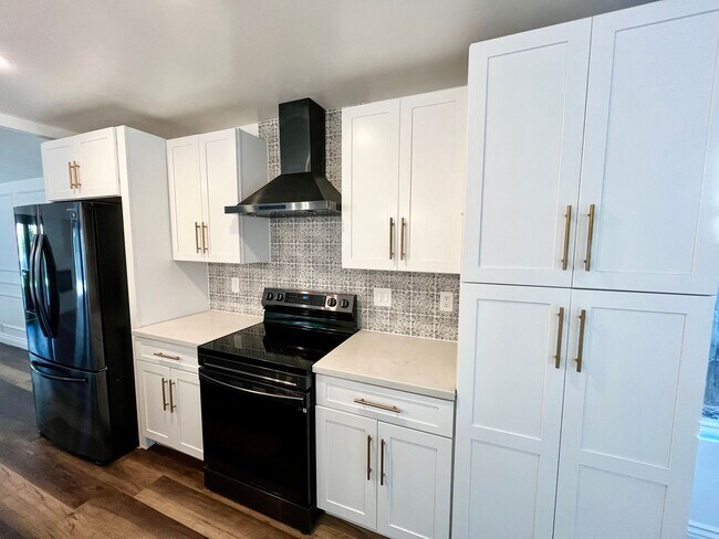 Building Photo - Updated 4B 2BA Home in Paradise Hills w/ S...