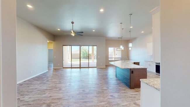 Building Photo - 490 Montecito Dr