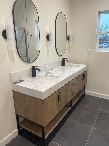 Building Photo - 2047 W Corvina Ave