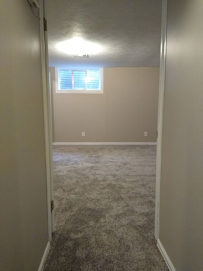 Building Photo - Stunning 4 bedroom 2 bath Virginia Village...