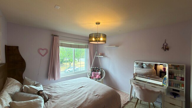 Building Photo - Great Furnished House In Fort Collins