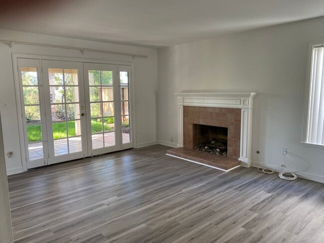 Building Photo - Single Story Duplex in Cardiff