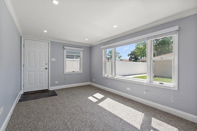 Building Photo - 9604 S Knox Ave