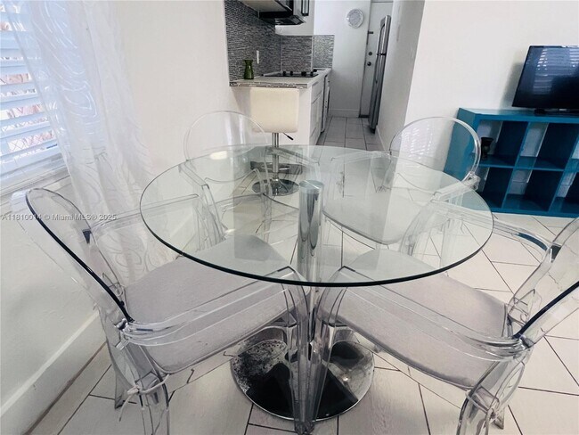 Building Photo - 1335 Pennsylvania Ave