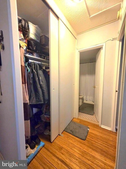 Building Photo - 2101-17-2117 Chestnut St