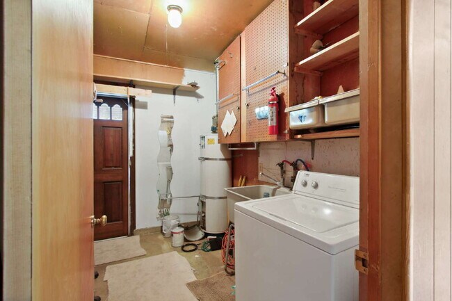 Building Photo - Old East Davis Rental with Spacious Yard, Bonus Room & Easy Bike Access to UC Davis