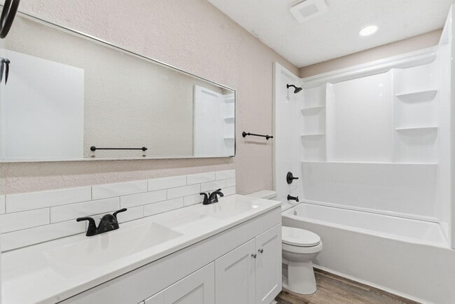 Building Photo - 2902 W Scott St