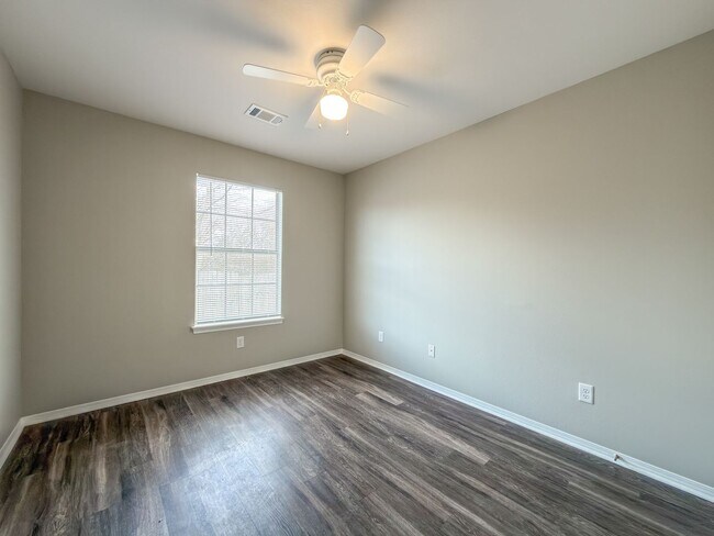 Building Photo - 1203 Quebec Dr