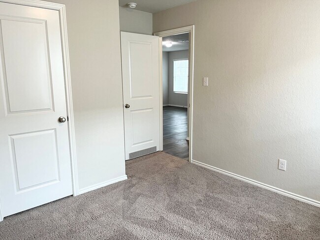 Building Photo - 8907 Lamus Wheel