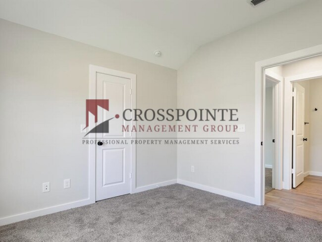 Building Photo - Beautiful and Spacious 3-Bedroom, 2-Bath Rental Home with Modern Finishes