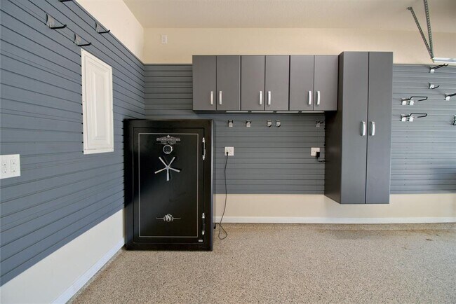 Building Photo - 1708 Stonehaven Ln