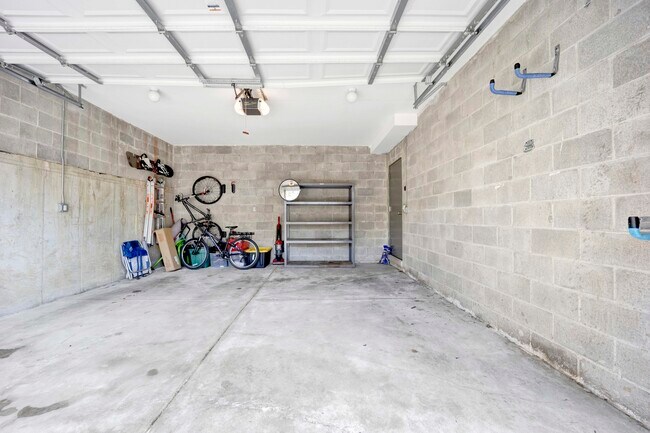 Building Photo - 2736 W Belmont Ave