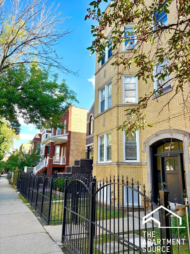 Building Photo - 2937 N Fairfield Ave