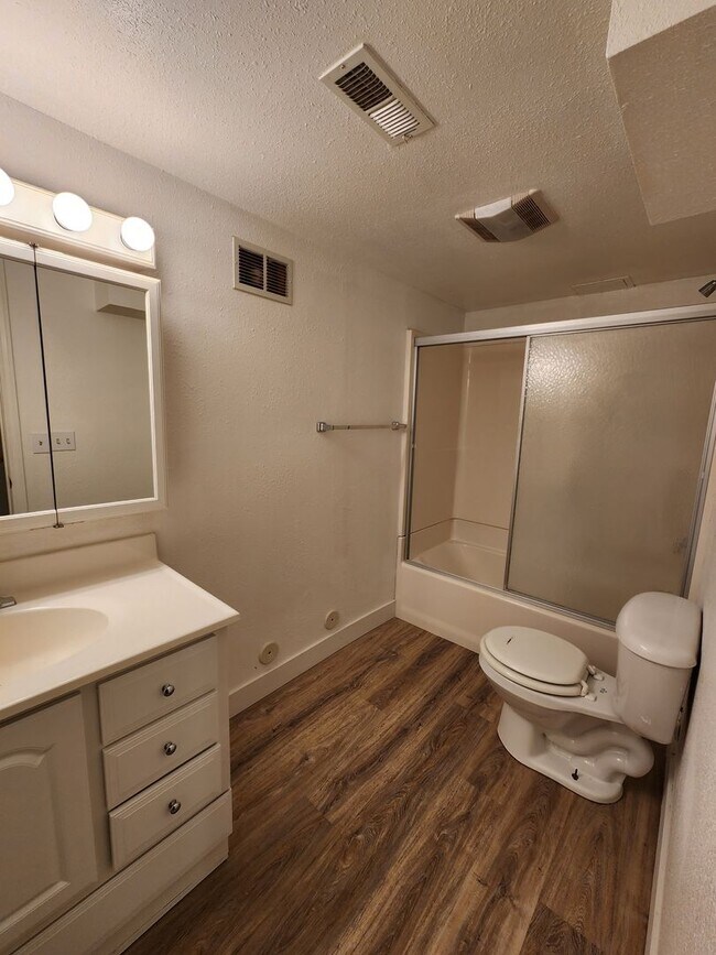 Building Photo - 2571 E 3300 S