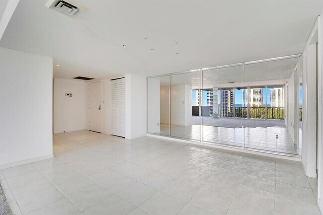 Building Photo - 4200 N Ocean Dr