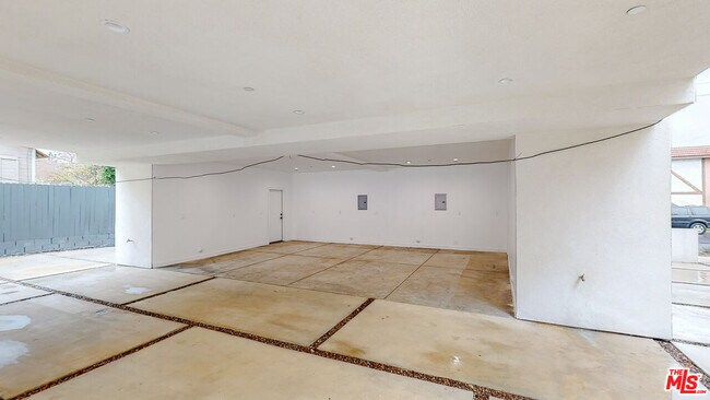 Building Photo - 6807 Gloria Ave