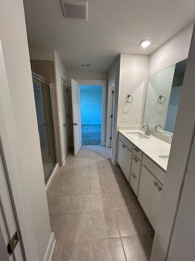 Building Photo - 114 Pewter Cir