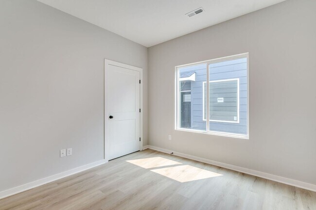 Building Photo - Pineway Oliver Plan