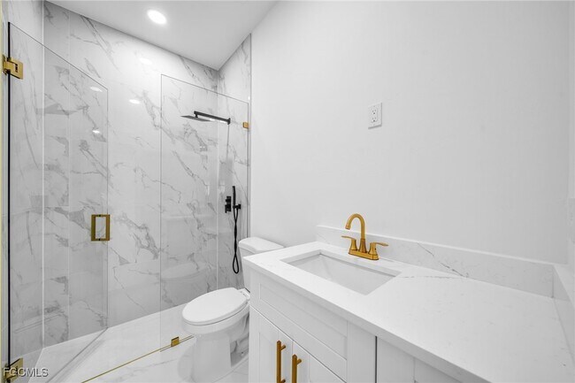 Building Photo - 314 Urbana St