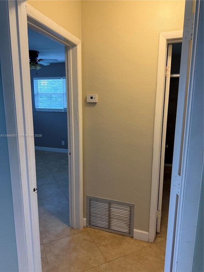 Building Photo - 3212 NE 10th St