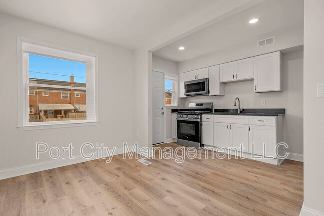 Building Photo - 832 N Marlyn Ave