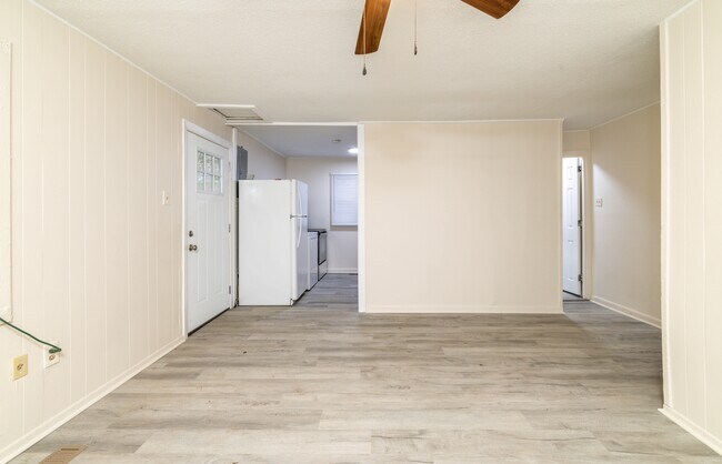 Building Photo - 219 Highland Ave