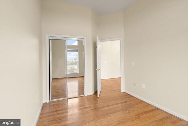 Building Photo - 3840 Lightfoot St