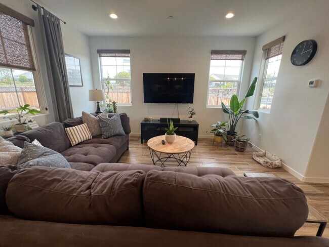 Building Photo - Sea Haven Single Family Home Coming Soon!!