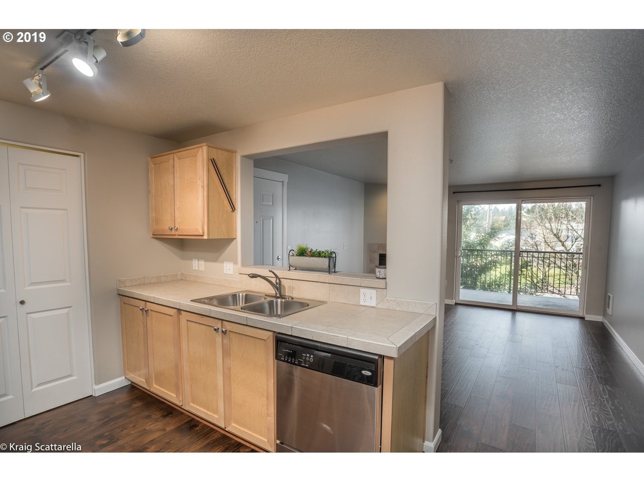 Sink & DW - 720 NW 185th Ave