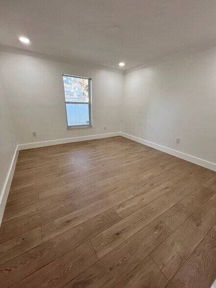 Building Photo - 3042 SW 16th Ter
