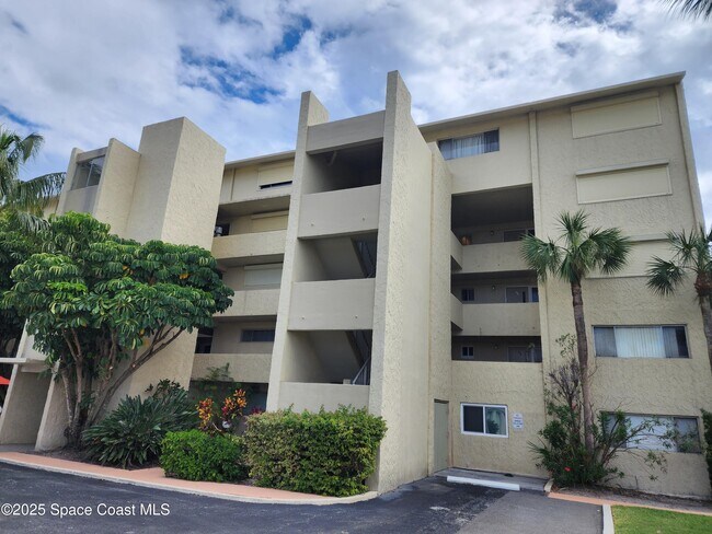 Building Photo - 5050 Ocean Beach Blvd