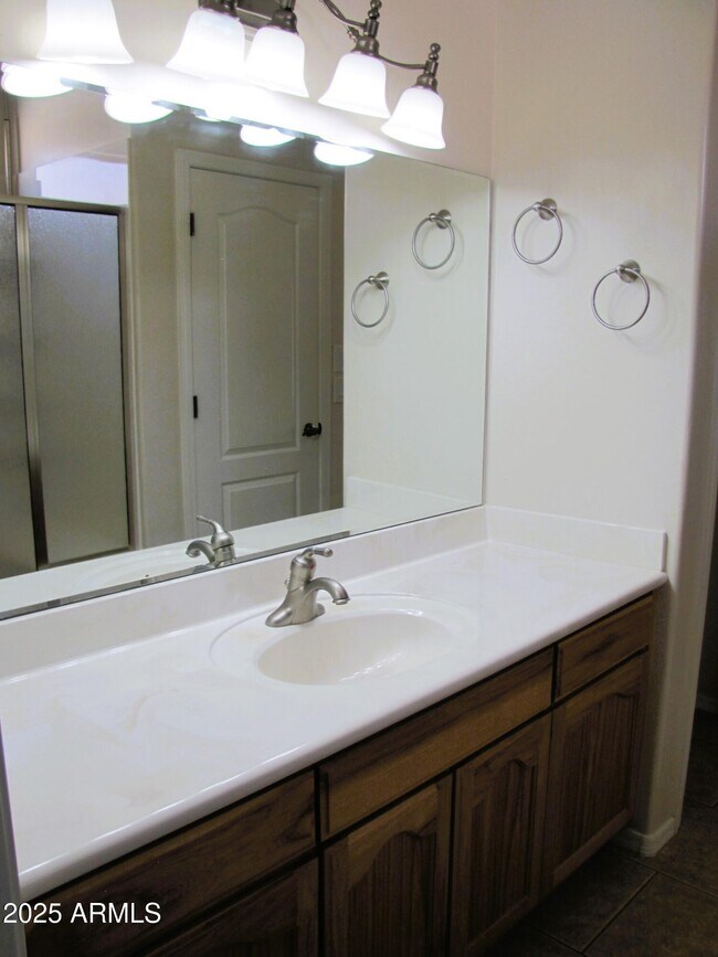 Building Photo - 1046 Estancia Dr
