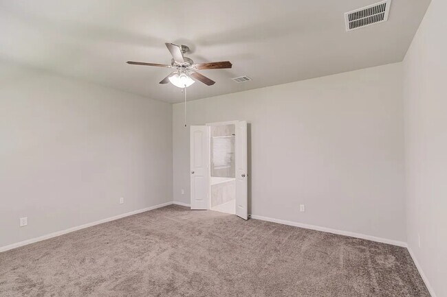 Building Photo - 4423 Sandhill Terrace Ln