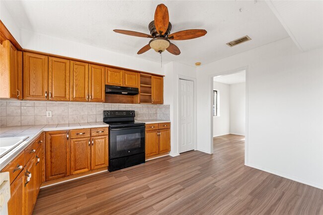 Building Photo - 9723 Cedar Bluff Dr