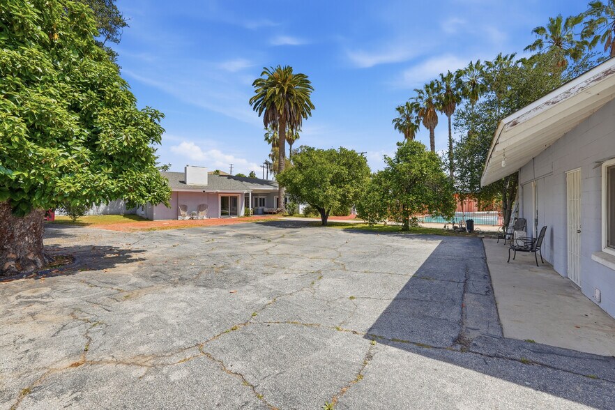 Building Photo - 8647 Corbin Ave