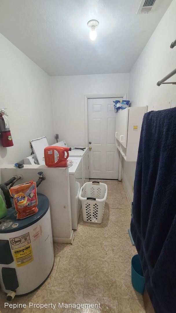 Building Photo - 2 br, 1 bath House - 2862 SW 39th Ave