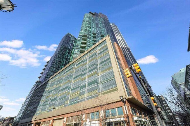 Building Photo - 77 Hudson St