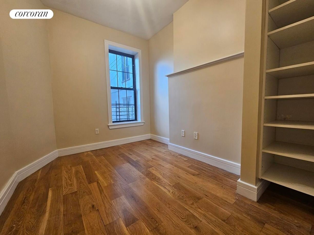 Building Photo - 215 Lewis Ave