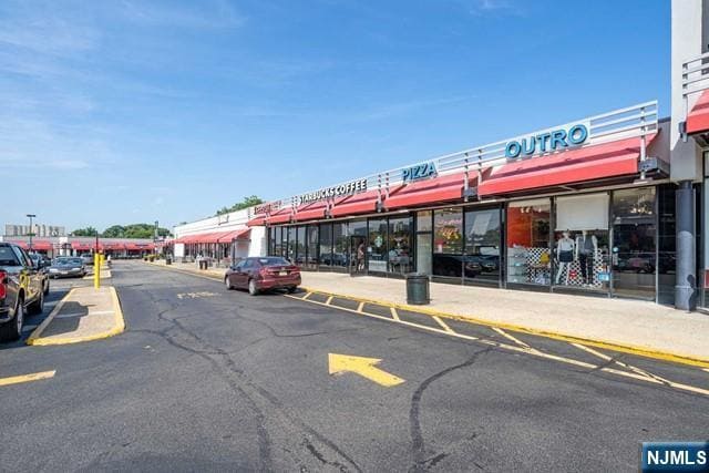 Building Photo - 2330 Linwood Ave