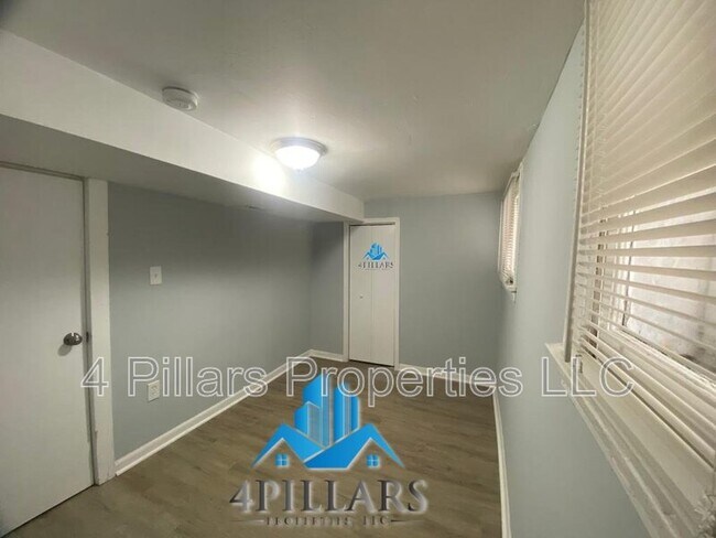 Building Photo - 5007 Magoun Ave