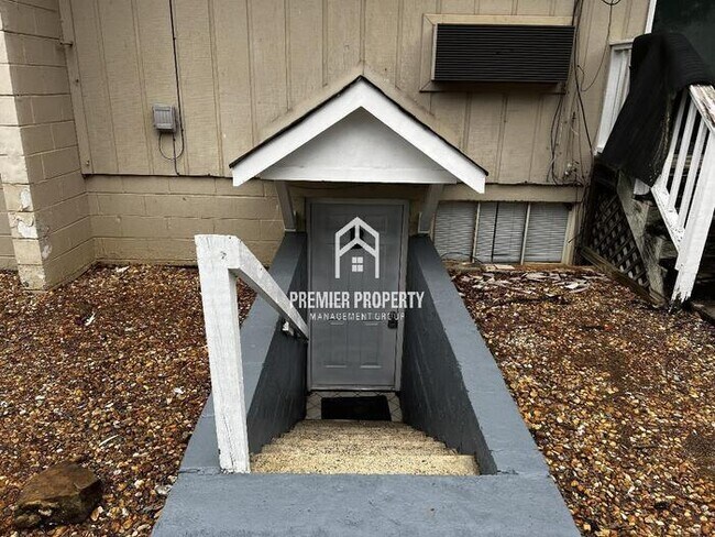 Primary Photo - 1411 Highland Ave SE #B - HALF OFF FIRST M...